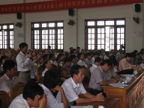 Uỷ ban nhân dân huyện Can Lộc tổ chức đối thoại với các hộ dân, ở thị trấn Nghèn