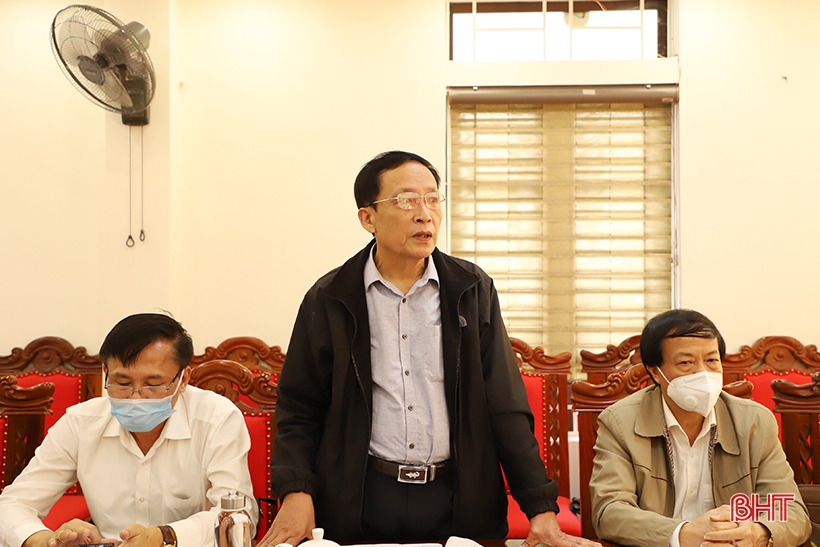 Đoàn công tác của BTV Tỉnh ủy cùng huyện Cẩm Xuyên tháo gỡ khó khăn, phát triển kinh tế - xã hội