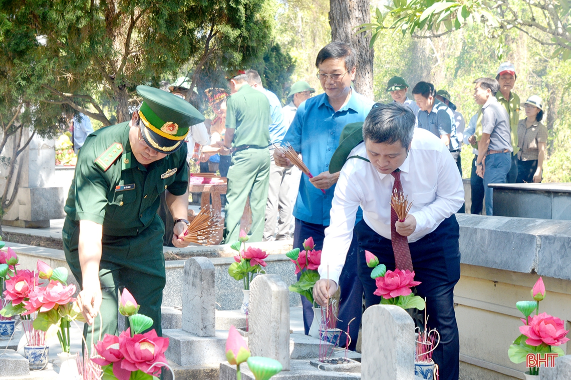 Lãnh đạo tỉnh Hà Tĩnh dâng hương tưởng niệm anh hùng liệt sỹ tại các nghĩa trang Trường Sơn, Đường 9