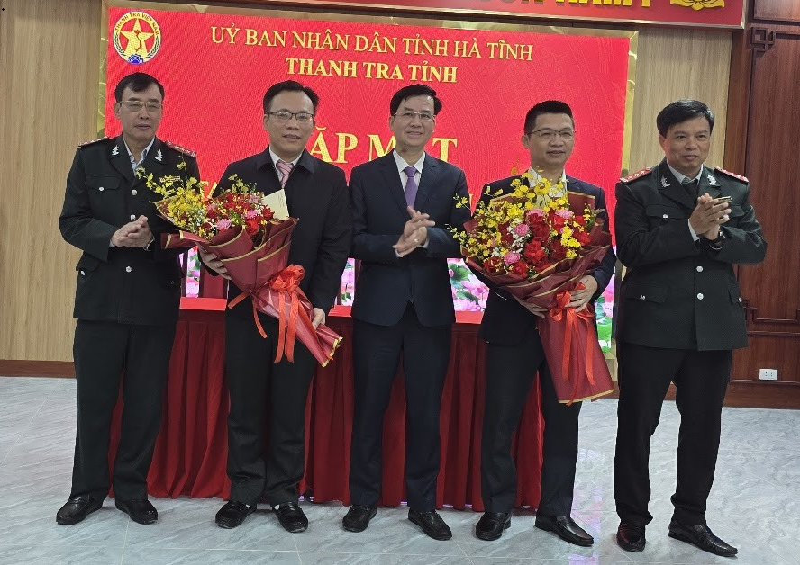 Thanh tra tỉnh tổ chức chào cờ đầu tháng và sinh hoạt chuyên đề Quý IV/2025