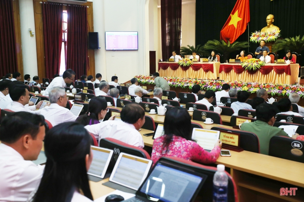 Lần đầu tiên, HĐND tỉnh Hà Tĩnh khóa XVII tiến hành “kỳ họp không giấy”