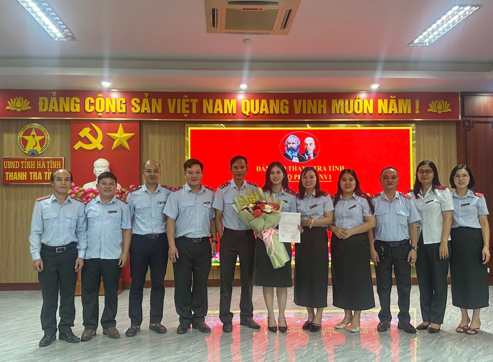 Chi bộ Phòng Thanh tra, giải quyết khiếu nại, tố cáo, tiếp công dân và xử lý đơn thư tổ chức Lễ kết nạp...