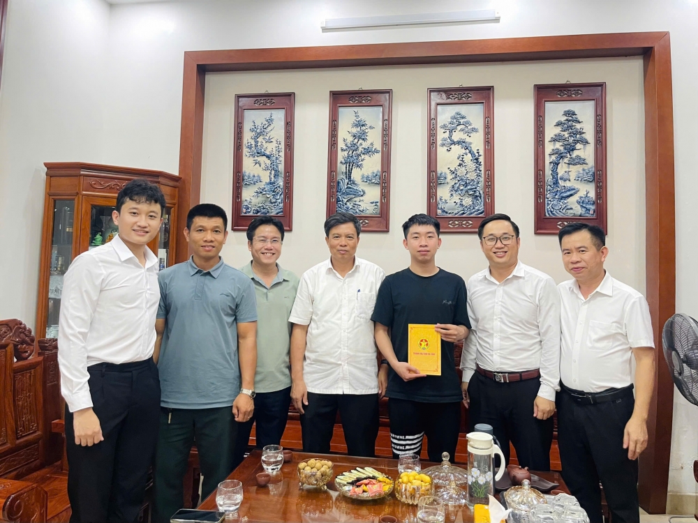Thanh tra tỉnh Hà Tĩnh: Đến thăm, chúc mừng và trao quà cho con em cán bộ, công chức, người lao động đạt thành tích xuất sắc trong kỳ tuyển sinh đại học năm 2026