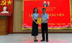 Chi bộ Phòng Nghiệp vụ 6 tổ chức Lễ kết nạp đảng viên mới Chi bộ Phòng Nghiệp vụ 6 tổ chức Lễ kết nạp đảng viên mới