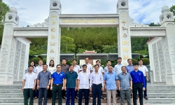 Thanh tra tỉnh Hà Tĩnh dâng hương tại Ngã ba Đồng Lộc