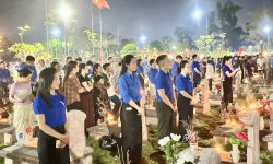 Tuổi trẻ Thanh tra thắp nến tri ân các anh hùng liệt sĩ tại Nghĩa trang Liệt sĩ Núi Nài Tuổi trẻ Thanh tra thắp nến tri ân các anh hùng liệt sĩ tại Nghĩa trang Liệt sĩ Núi Nài